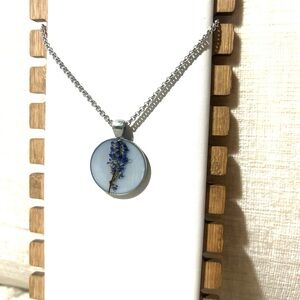 Custom-made resin and dried flower pendant necklace